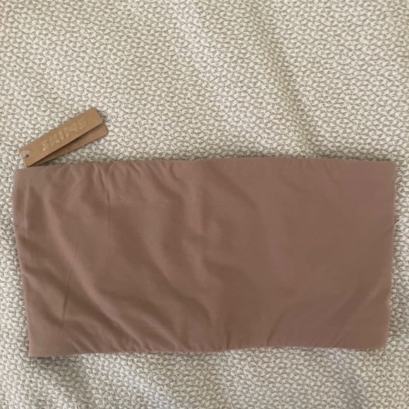 BRAND NEW NWT SKIMS nude bandeau strapless bra top - Picture 3 of 3